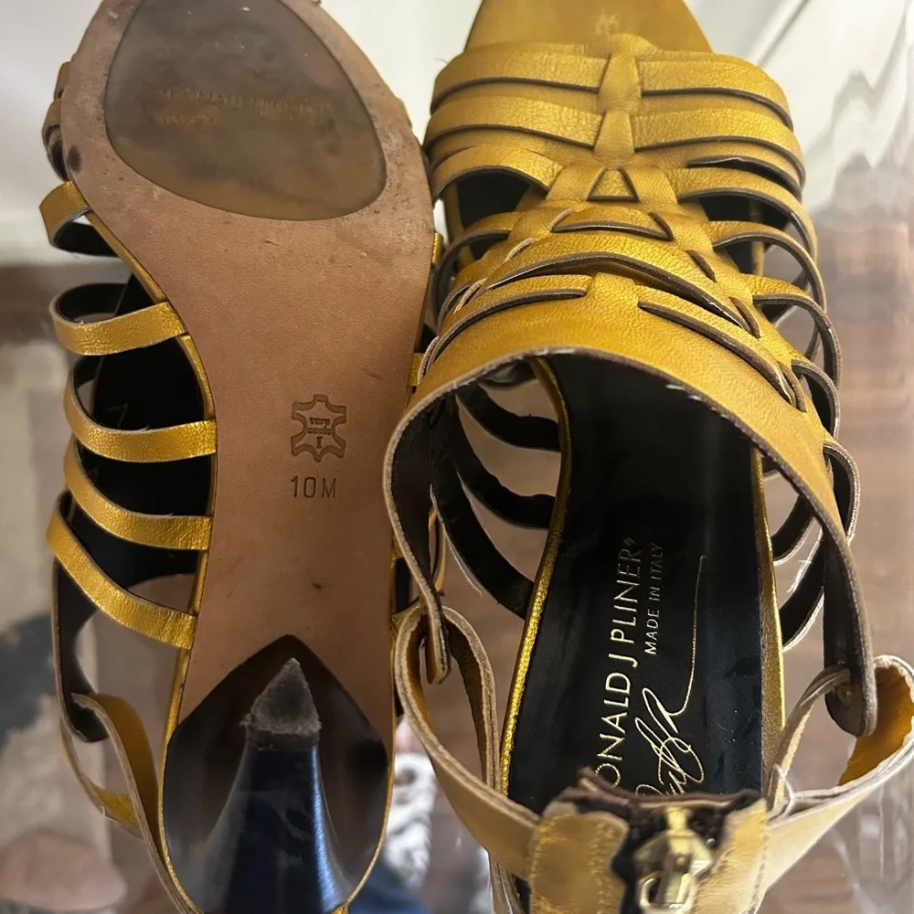 Donald J Pliner Gold Strappy Heeled Sandals – Size 10 - Picture 5 of 5